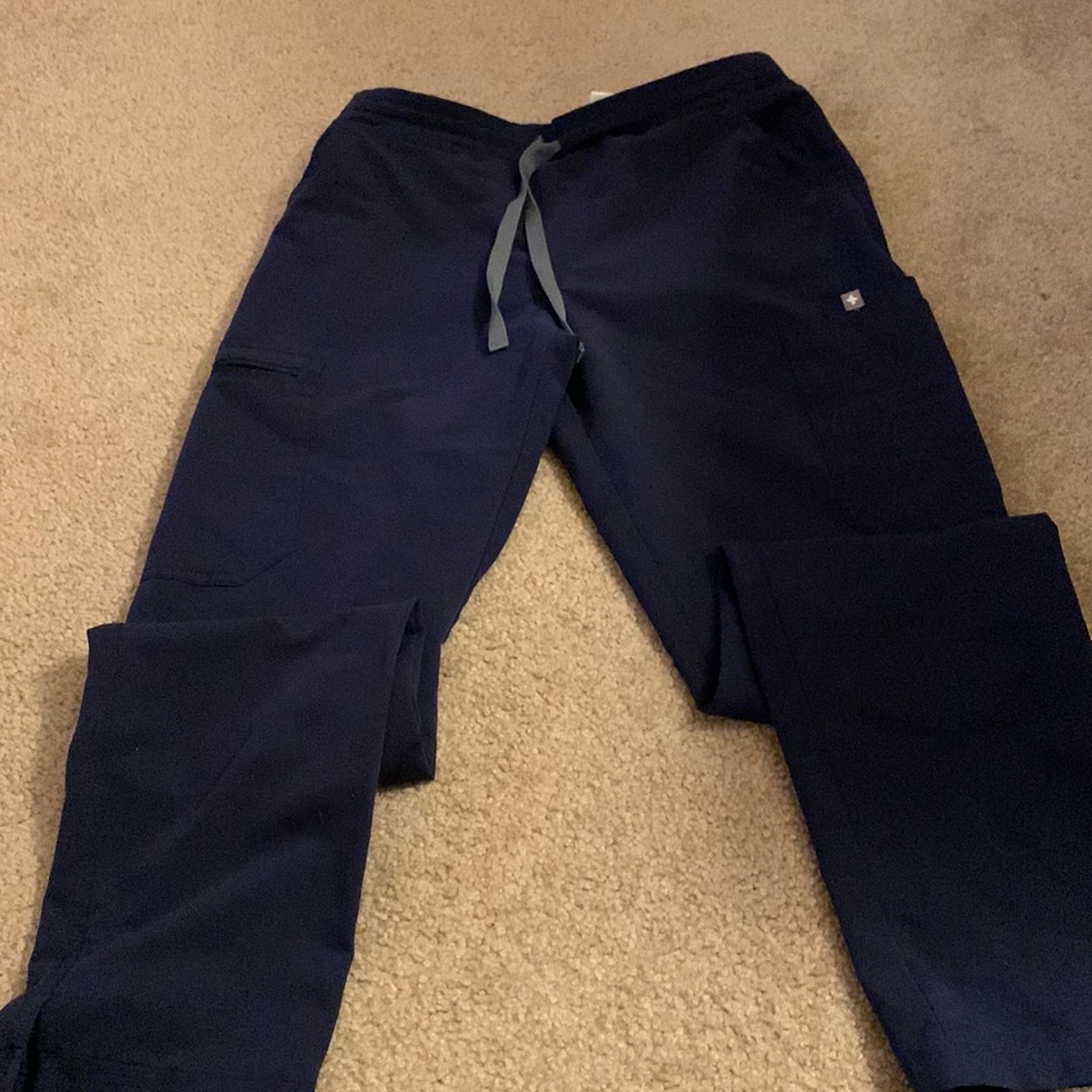 Figs scrubs yolo skinny navy small